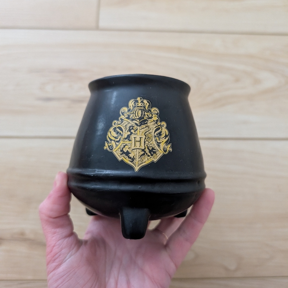 Harry Potter Black Cauldron with Gold Emblem Coffee/Tea Mug
